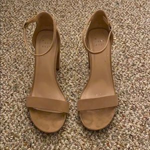 Nude Pumps